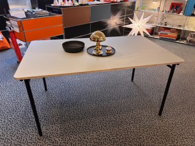 esstisch" taffle table" please wait to be seated